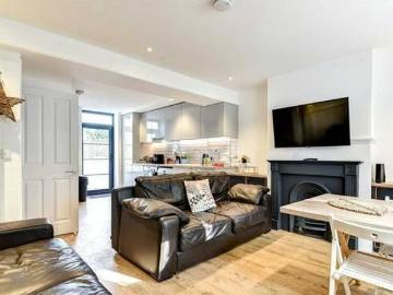6 bedroom terraced house for rent in Queens Park Road...