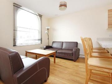 6 bedroom terraced house to rent