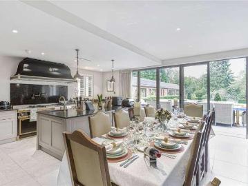 7 bed house for sale