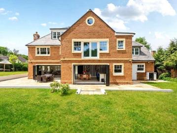 7 bed house for sale