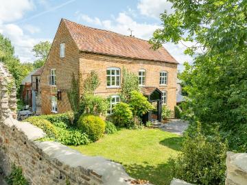 7 bedroom house for sale