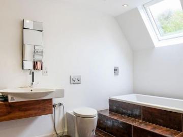 7 bedroom detached house to rent