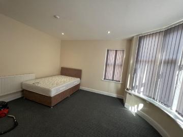 7 bedroom end of terrace house to rent