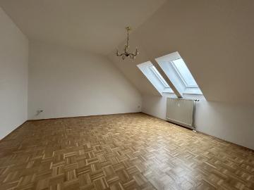 8051 Graz: Charmante 3 Zimmer Dachgeschosswohnung