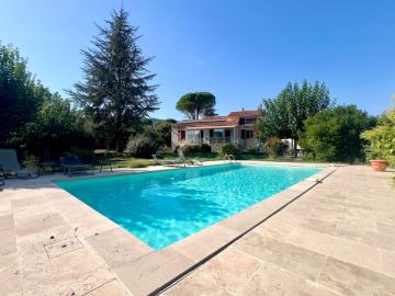 83640 SAINT ZACHARIE Villa type 6 avce piscine vue colline