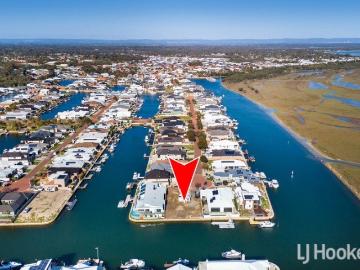 851m2 Lot With 21m Canal Frontage In Mariners Cove