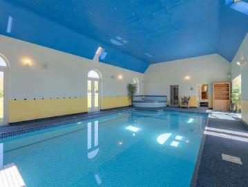 8 bed house for sale