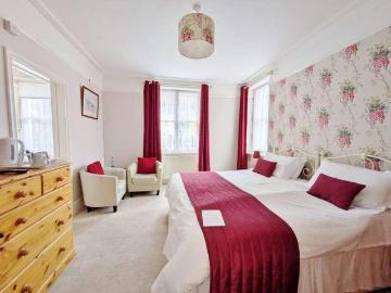 8 bed house for sale