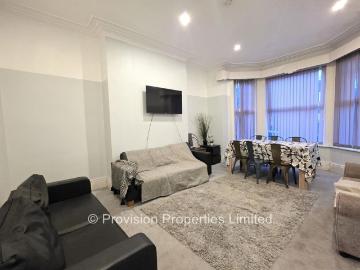 8 Bedroom Houses in Woodhouse