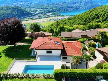 Wunderschön renovierte Villa mit Pool und Seeblick
