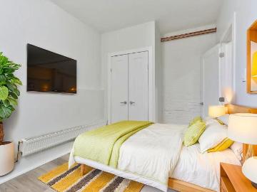 915 St Clair Avenue West 1 Bedroom Apartment for Rent at...