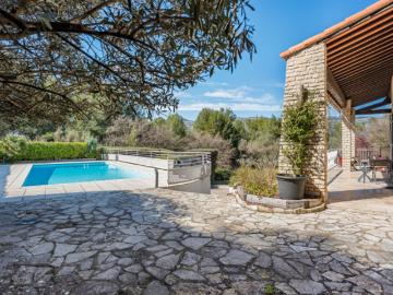 13400 AUBAGNE Villa type 6 avec vue piscine cadre campagne