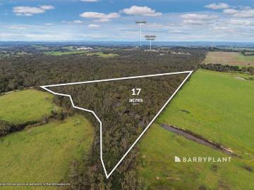 17 Acres of Lifestyle Potential!