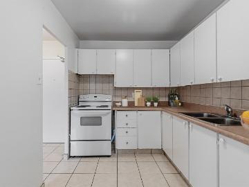 1875 Steeles Avenue West 3 Bedroom Apartment for Rent at...