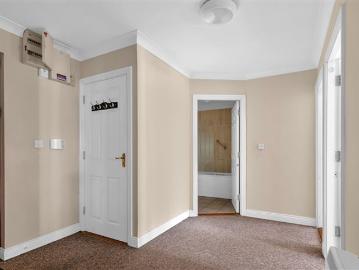 195,000 | Apartment 16, Centaur House, Centaur Street,...