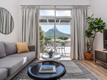 1 Bedroom Apartment Block To Let in Oranjezicht