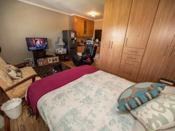 Studio apartment in Oak Glen