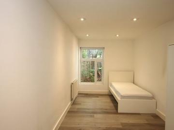 1 bedroom flat in London