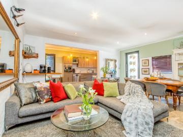1 Bedroom House To Let in Saxonwold
