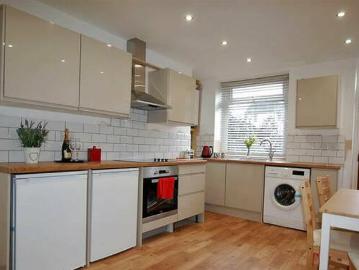 1 bedroom terraced house for rent in Elliott Street...