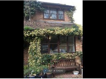 1 Bedrooms Semi detached house for rent in Tenaplas...