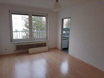1 Zimmer, 30m2 Wohnung mit zentraler öffentlicher Anbindung.
