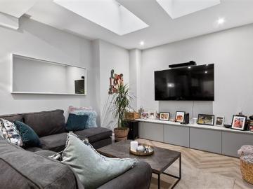 1B Blessington Court, Phibsborough, Dublin 7, D07 DD42 –...