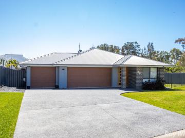 23 Edgewater Drive, Diamond Beach, NSW 2430 House for...