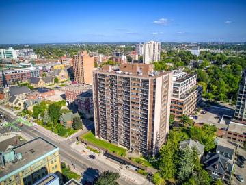 221 Queen Street South Studio Apartment for Rent at 221...