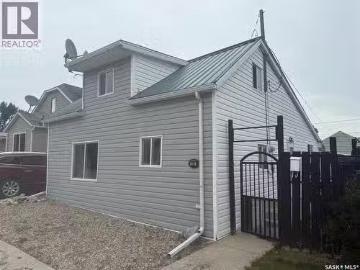 233 Central Avenue, Montmartre, SK, S0G 3M0 house for sale.