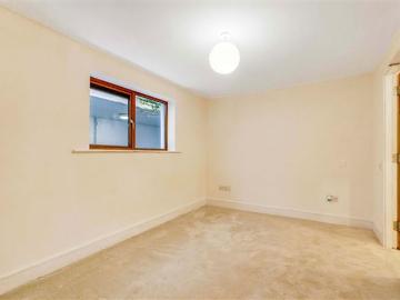 280,000 | 17 Killegland Meadows, Killegland Street,...
