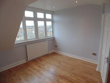 2 Bed Apartment on top floor with garden