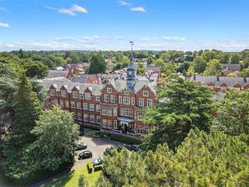 2 bed flat for sale