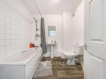 2 bed flat for sale