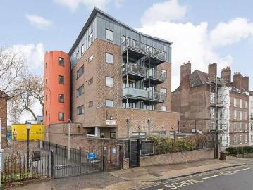 2 bed flat for sale