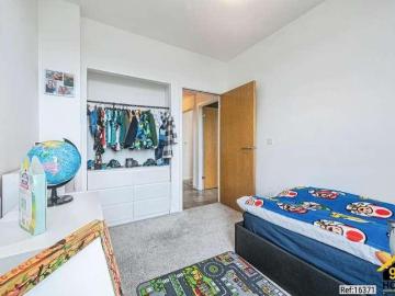 2 bed flat for sale