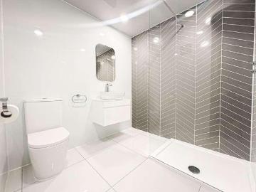 2 bed flat for sale
