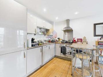 2 bed flat for sale