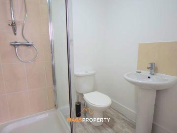 2 bed flat for sale