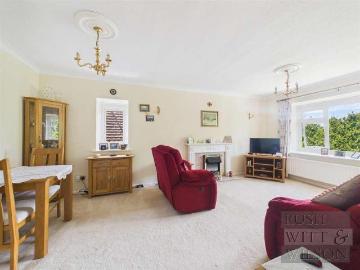 2 bed flat for sale