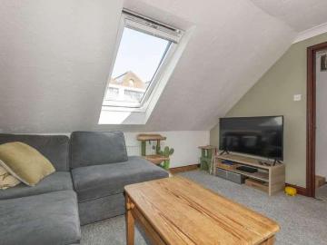 2 bed flat for sale