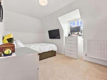 2 bed flat for sale