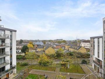 2 bed flat for sale