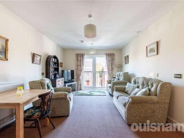 2 bed flat for sale