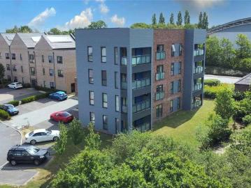 2 bed flat for sale