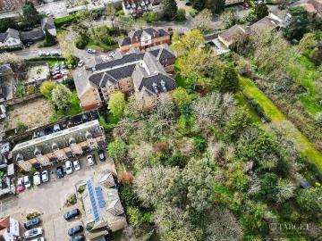 2 bed flat for sale