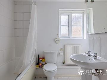 2 bed flat for sale