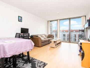 2 bed flat for sale