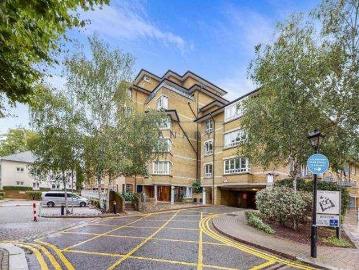 2 bed flat for sale