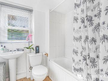 2 bed flat for sale